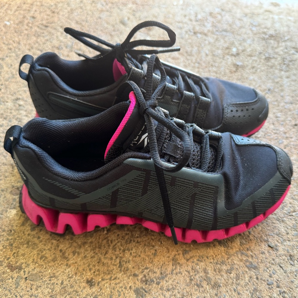 Reebok size 7 zig dynamica. Pink and black